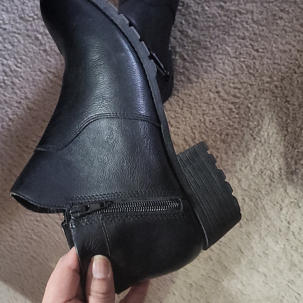 Boots - Picture 4 of 6